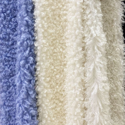 Tissu en peluche 100% polyester Tissu en laine d'imitation pour vêtements Min Ordre 500 mètres