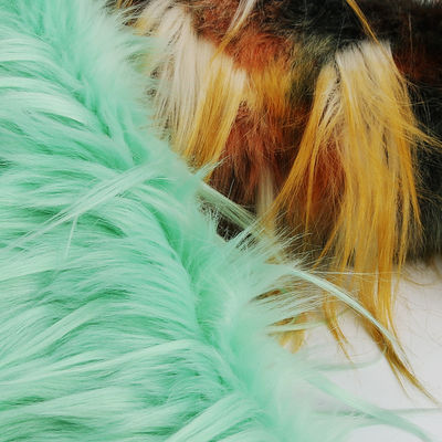 Des manteaux d'hiver en peluche avec de la faux fourrure 100% acrylique