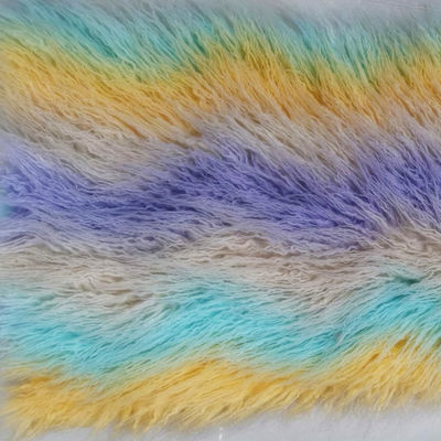 Tissus en fourrure à longue traîne de couleurs vives pour vêtements ou coussins