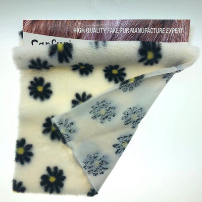 100% polyester mou Jacquard motif imprimé de la fourrure de lapin pour un attrait sophistiqué