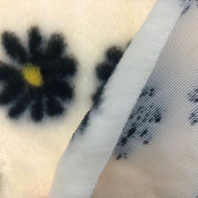 100% polyester mou Jacquard motif imprimé de la fourrure de lapin pour un attrait sophistiqué