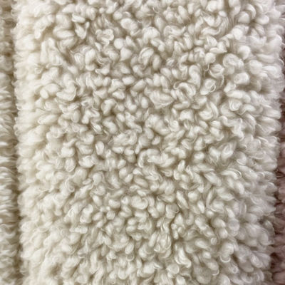 Tissu polyester artificiel polyvalent à 100% pour vêtements de toutes les couleurs