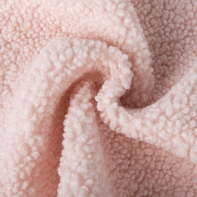 La main est douce, confortable, 100% polyester pour la production de vêtements d'hiver