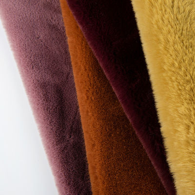 Matériau de façade 100% polyester en peluche Faux fourrure pour le design de manteau personnalisé