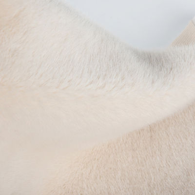 Matériau de façade 100% polyester en peluche Faux fourrure pour le design de manteau personnalisé