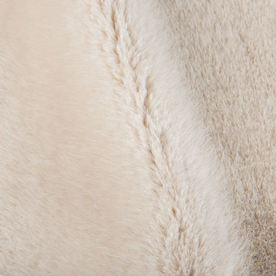Matériau de façade 100% polyester en peluche Faux fourrure pour le design de manteau personnalisé