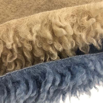 Matériau de façade 100% Polyester Long Pile Faux Fur Tissu pour des vêtements confortables et élégants
