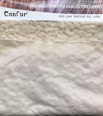 100% de polyester tissus en peluche tricoté 320gm 58/60 " largeur séchage rapide pour le tissu Sherpa