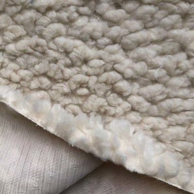 100% de polyester tissus en peluche tricoté 320gm 58/60 " largeur séchage rapide pour le tissu Sherpa