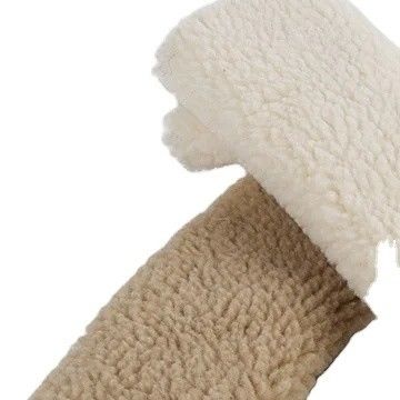 2023 Moyen à la fin Les usines commandent de la laine d'agneau en particules de polyester pour la doublure de style de luxe