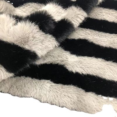 Matériau de façade 100% polyester Faux fourrure textile pour femmes Tissu pour vêtements