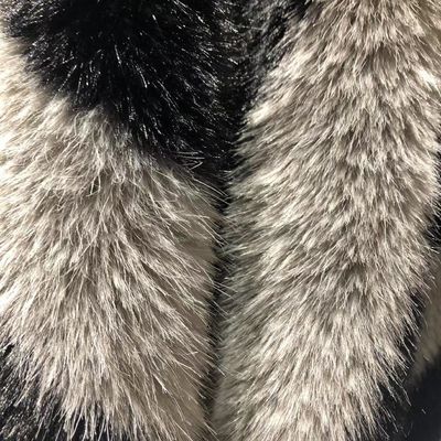 Matériau de façade 100% polyester Faux fourrure textile pour femmes Tissu pour vêtements