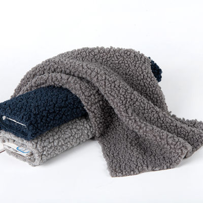 Tissu de laine de Teddy chaud et doux pour vêtements 100% polyester Largeur 58/60