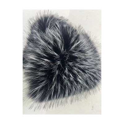 Tissu de fourrure en tricot doux et luxueux à dos de fourrure blanche avec pointe noire teinte couleur pom
