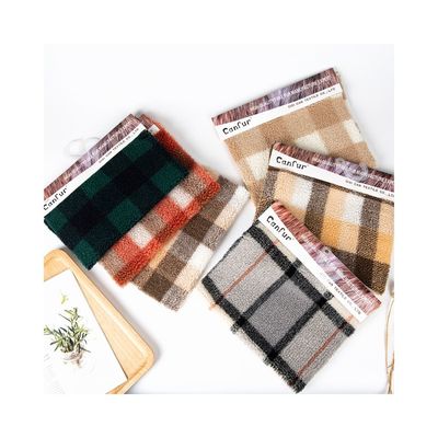 Laine d'agneau jacquard multicolore 100% polyester sur mesure pour la production de vêtements d'hiver
