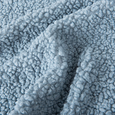 Tissu de laine de sherpa de couleur solide 100% polyester doux et confortable pour les vestes de mode