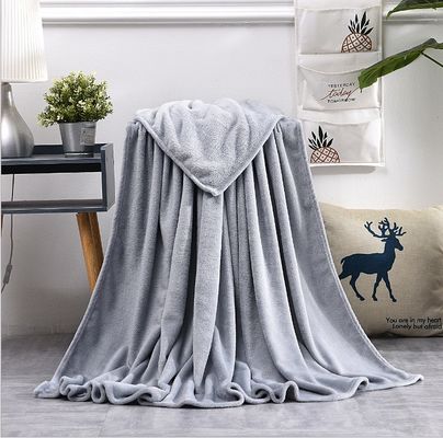 Couverture de bébé en flanelle douce, petite taille, en peluche, 5-8 mm, anti-statique, prête à être expédiée.