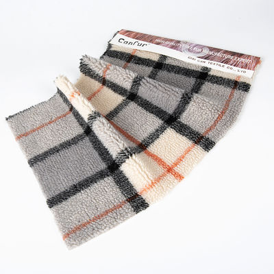 Tissu de laine de sherpa 100% en polyester à carreaux doux et isolant pour vêtements