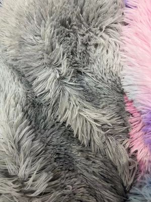 Tissu de jouet 100% polyester à teinture spéciale tricoté en plastique photovoltaïque avec motif en plastique et longue pile