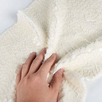 Des séquins pétillants en tissu de peluche Chuck parfait pour les vêtements de salon et les textiles pour la maison