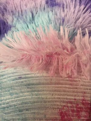 Tissu de jouet 100% polyester à teinture spéciale tricoté en plastique photovoltaïque avec motif en plastique et longue pile