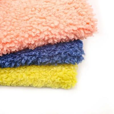 Vêtement de femme 300GSM Teddy Vêtement de laine à coque douce Couleur personnalisée 100% polyester