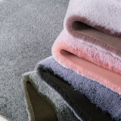 Tissu de fourrure de lapin tricoté avec une pointe blanche à l'impression couleur Luxueux et durable