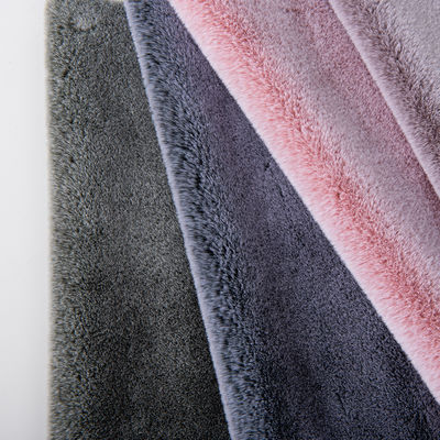 Tissu de fourrure de lapin tricoté avec une pointe blanche à l'impression couleur Luxueux et durable