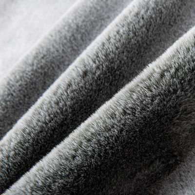 Tissu de fourrure de lapin tricoté avec une pointe blanche à l'impression couleur Luxueux et durable