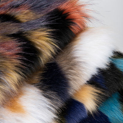 Tissu de fourrure artificielle de Jacquard multicolore pour vêtements de beauté sexy et vêtements d'hiver