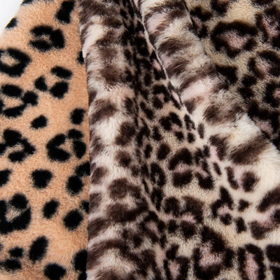 Tissu de fourrure en peluche confortable 100% polyester pour vêtements