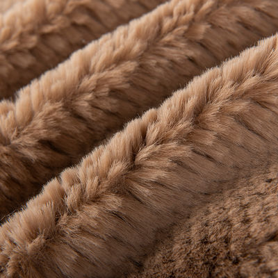 Fabrication en fourrure courte, en faux, en sherpa, avec 100% de polyester.