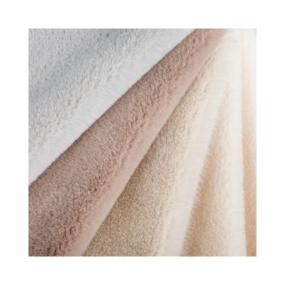 100% d'inspection de la fourrure fausse 100% de polyester de tissu court pour manteau