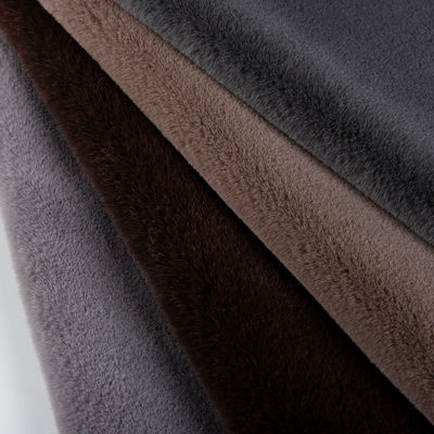 100% d'inspection de la fourrure fausse 100% de polyester de tissu court pour manteau