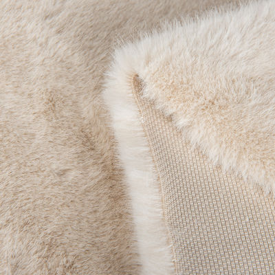 100% d'inspection de la fourrure fausse 100% de polyester de tissu court pour manteau