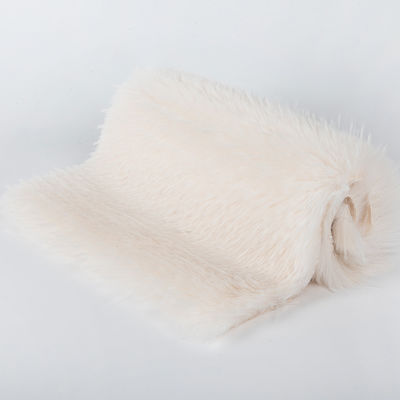 Couleurs personnalisées 100% polyester faux fourrure Tissu pour vêtements de manteau de femme haute densité