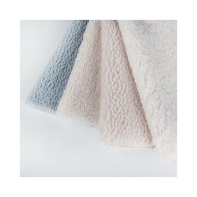 290±10gm Tissu à coquille douce Vêtement d'hiver avec daim Bonded Teddy Sherpa Faux Fur Fleece