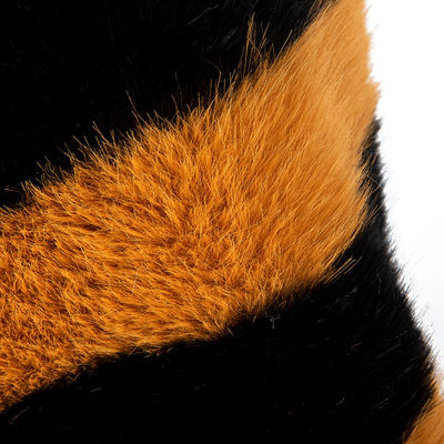 Densité personnalisable 900GSM Polyester Faux Fur Fabrics pour les vêtements d'hiver et le confort
