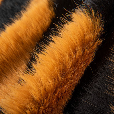 Densité personnalisable 900GSM Polyester Faux Fur Fabrics pour les vêtements d'hiver et le confort
