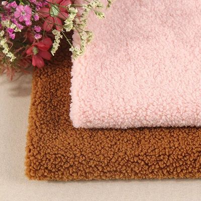 Tissu en fourrure d'ours en peluche pour manteau d'hiver Largeur 58/60 " Toute couleur en PANTONE peut être fournie