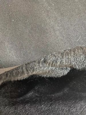 Soft Hand Feel faux manteau noir avec 1150g/m2 de poids et techniques de soutien tricotées