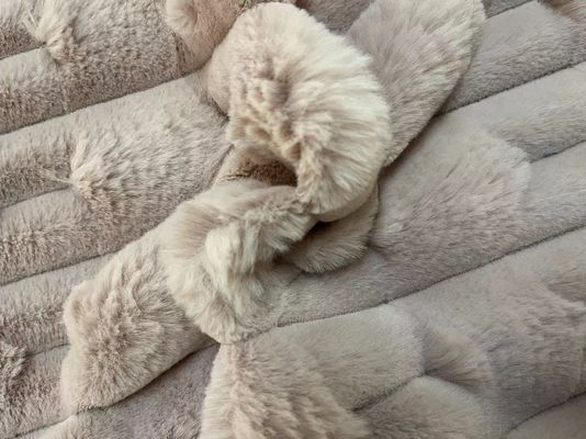 Tissus en fourrure fausse à pile courte douce et durable pour textile domestique