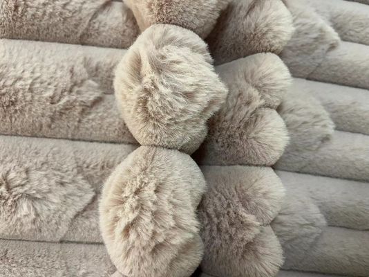 Tissus en fourrure fausse à pile courte douce et durable pour textile domestique