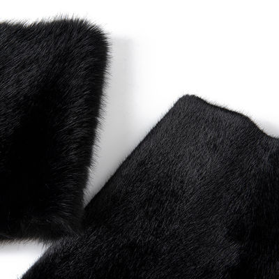 Résistance à la couleur Grade 4-5 Tissu de fourrure fausse noire pour pulls et vêtements d'hiver pour femmes