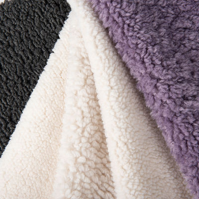 2024 Polyester Suède Teddy Tissu pour vêtement et canapé Tissu tissé largement utilisé