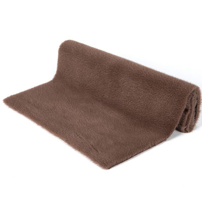 Poids moyen 100% polyester faux fourrure de lapin avec un style doux et luxueux