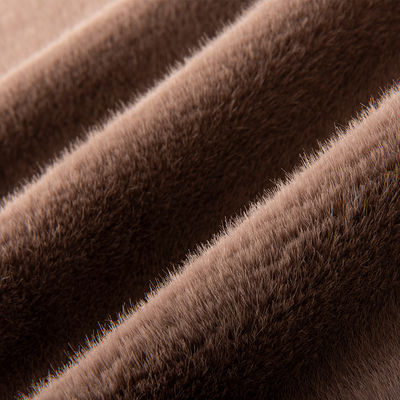 Poids moyen 100% polyester faux fourrure de lapin avec un style doux et luxueux
