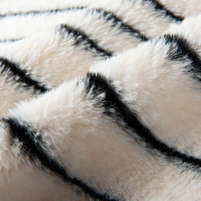 Supersoft Faux Lapin Mink fourrure Cheveux courts Windproof Lapin fourrure en tissu avec sensation de la main douce